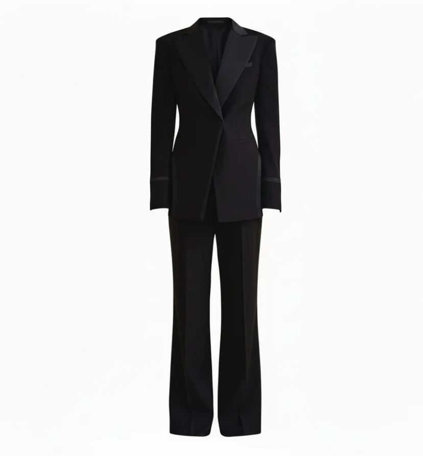 BLACK CLASSIC SUIT WITH FITTED JACKET