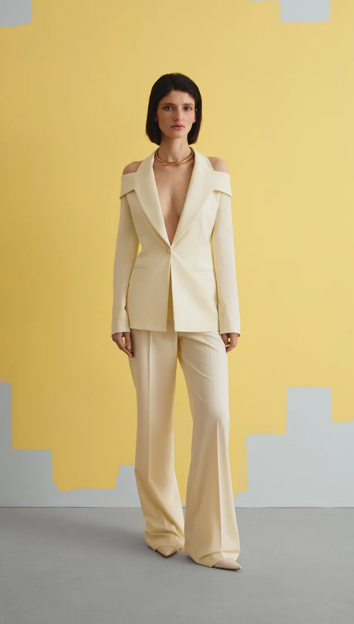 SINGLE-BREASTED SUIT WITH OPEN SHOULDERS