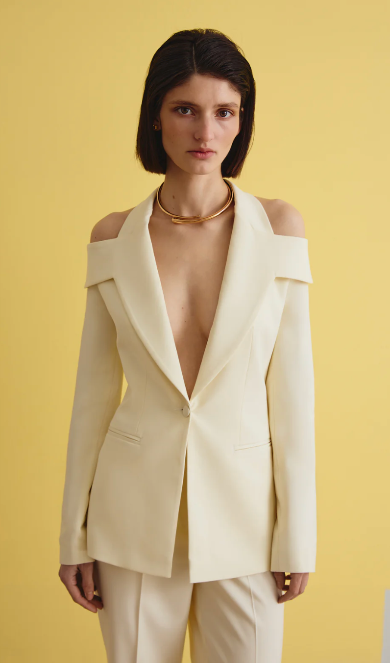 SINGLE-BREASTED SUIT WITH OPEN SHOULDERS