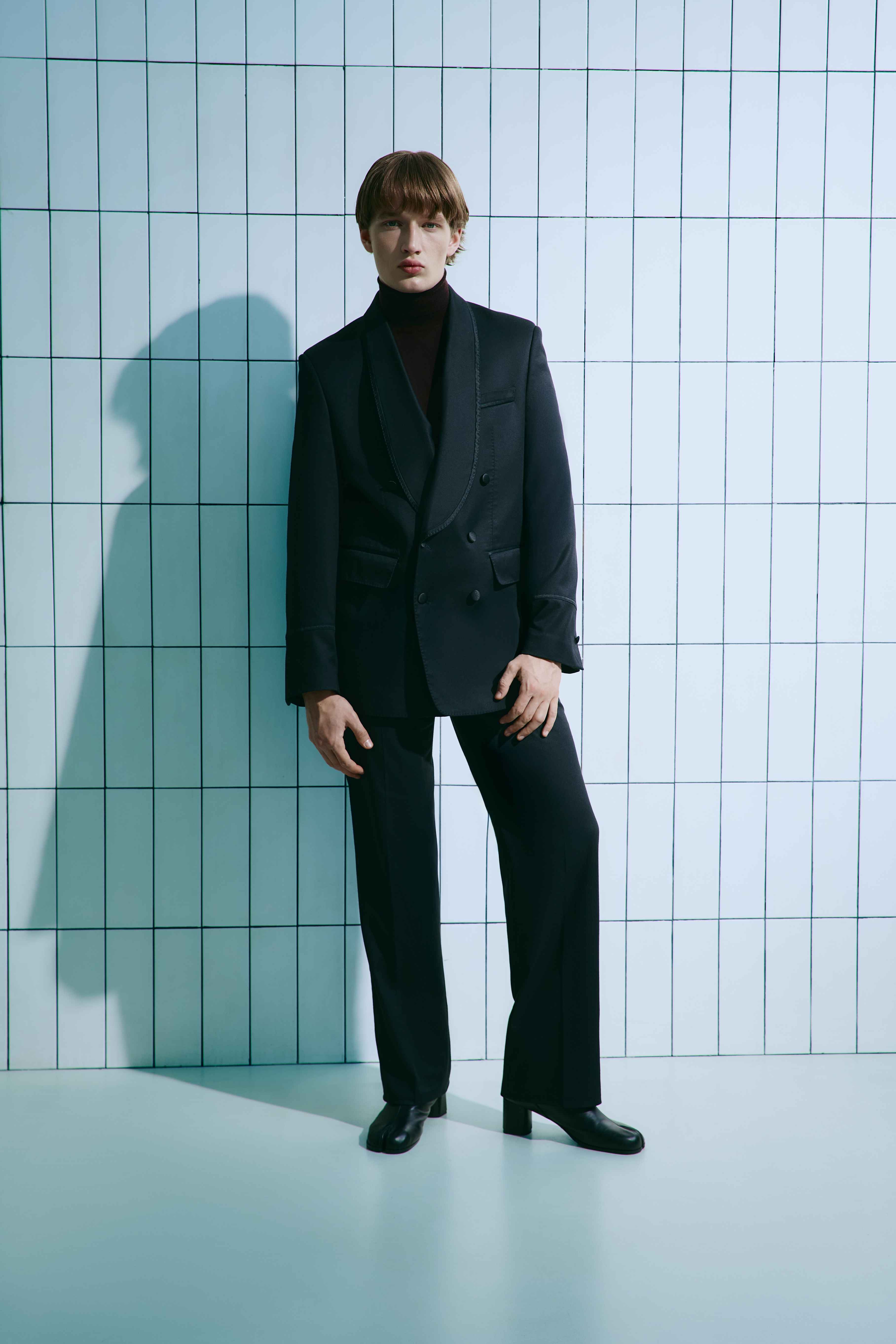 DOUBLE-BREASTED BLACK SHAWL-LAPEL TUXEDO