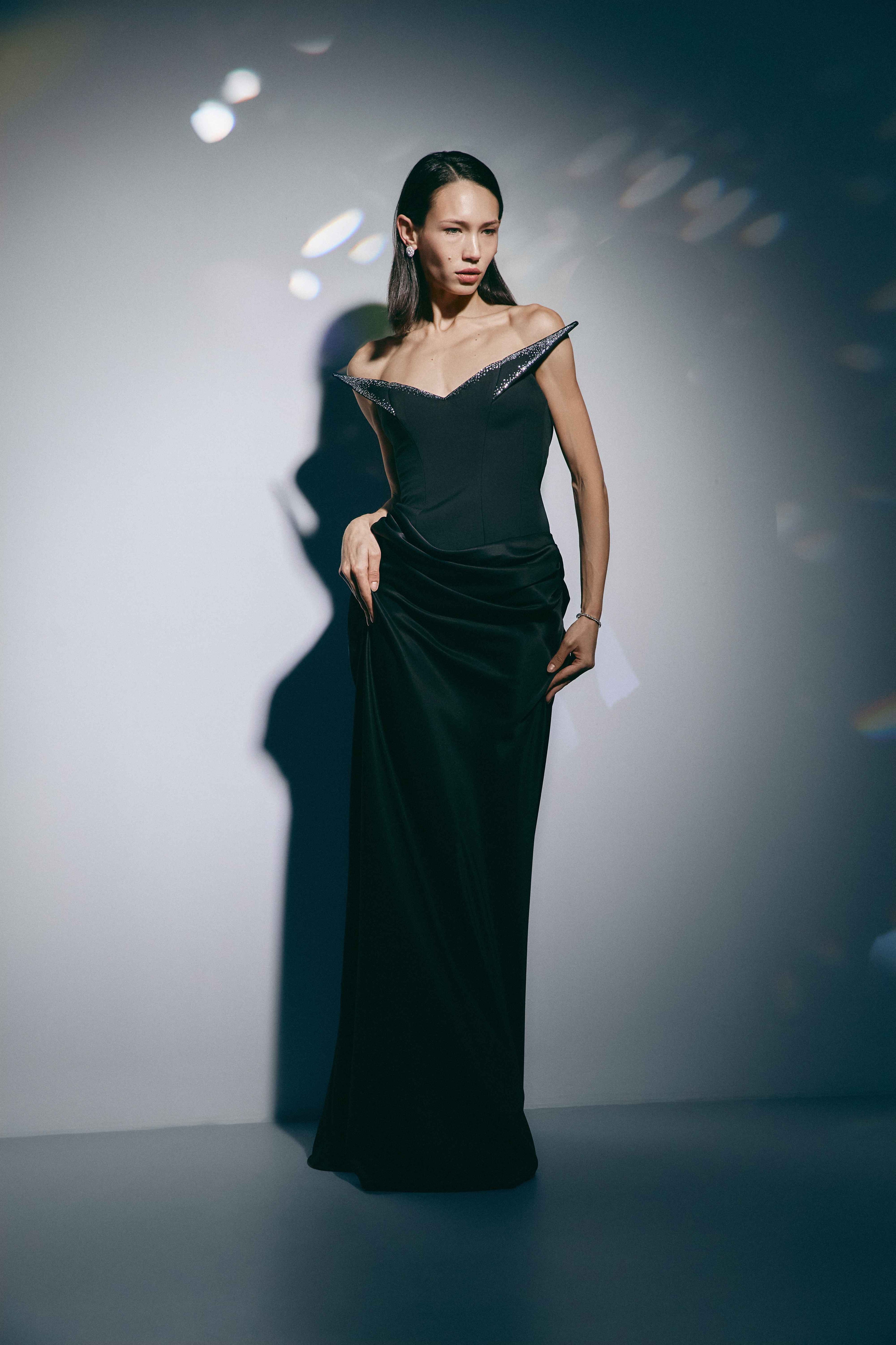 BLACK SCULPTED EVENING DRESS