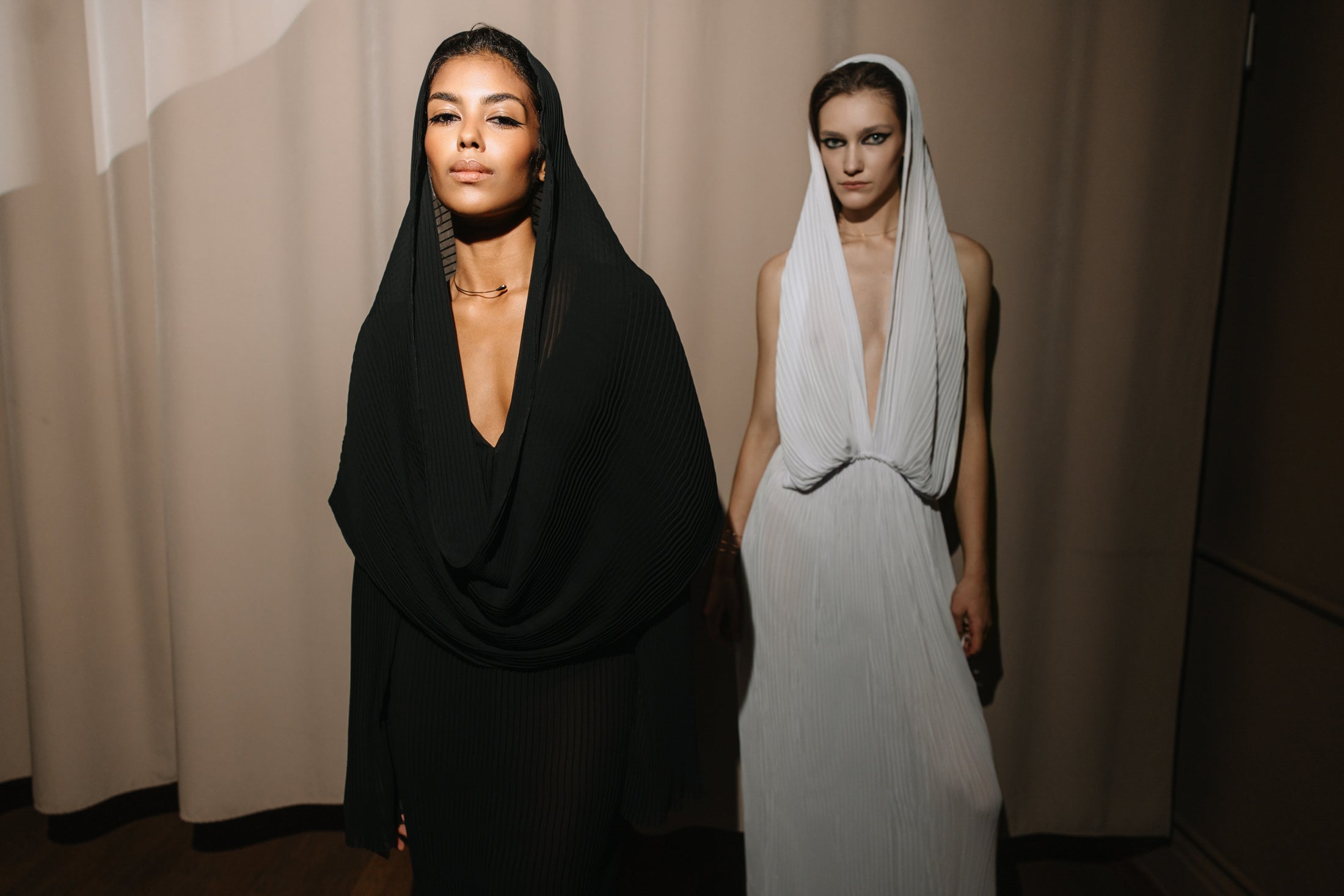 SA LUMIÉRE BLACK DRESS