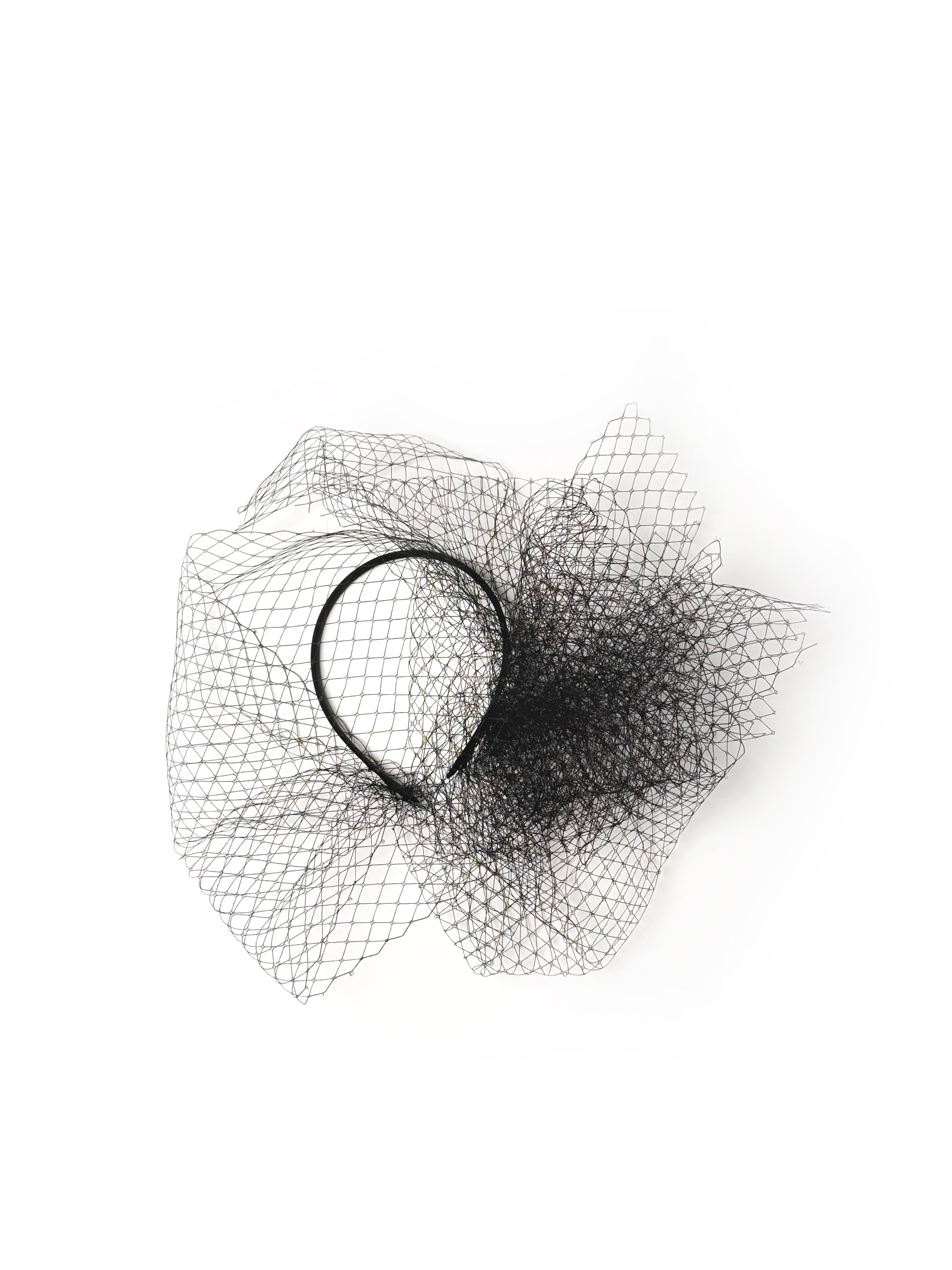 BLACK BLUSHING VEIL