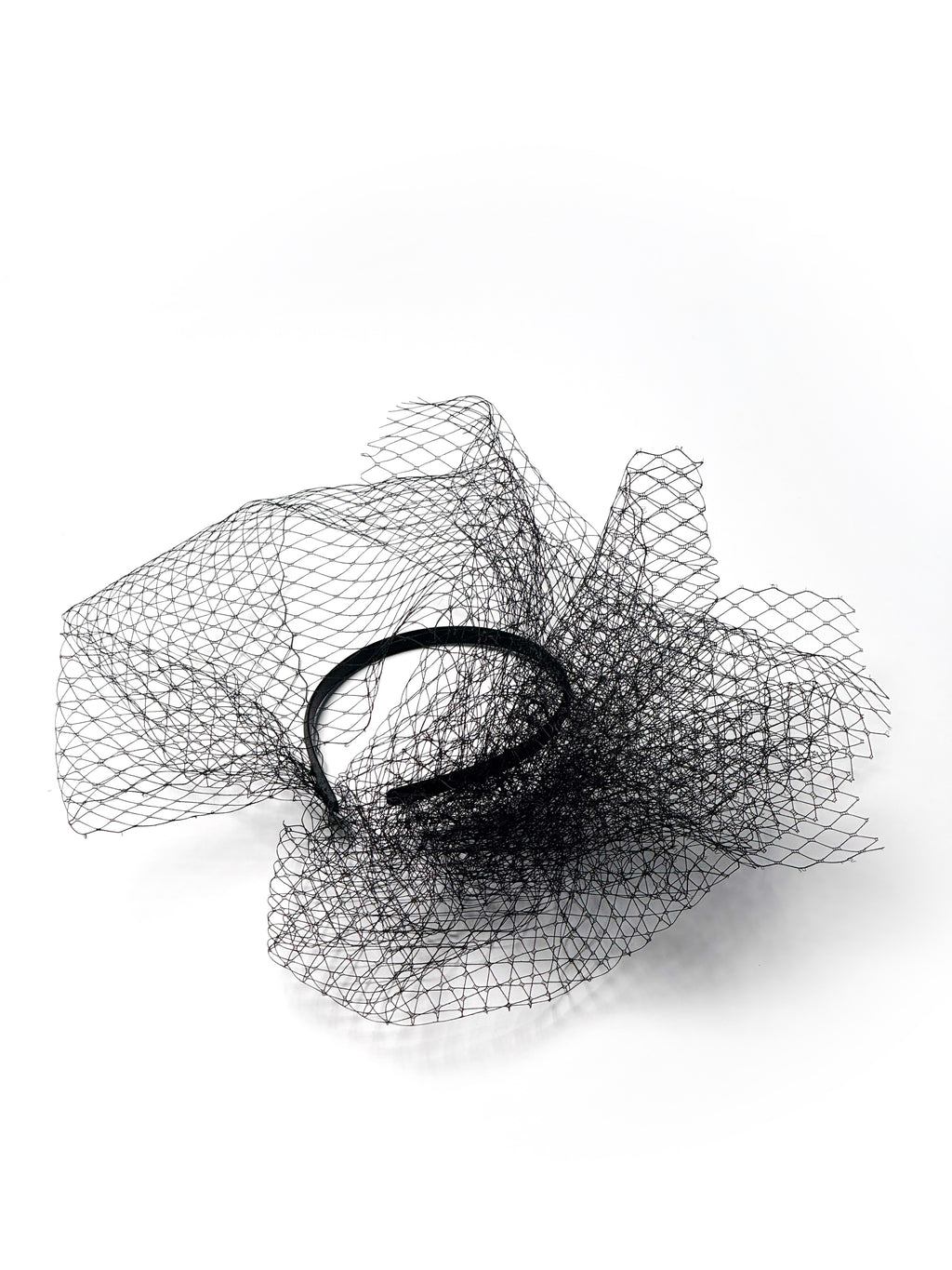 BLACK BLUSHING VEIL