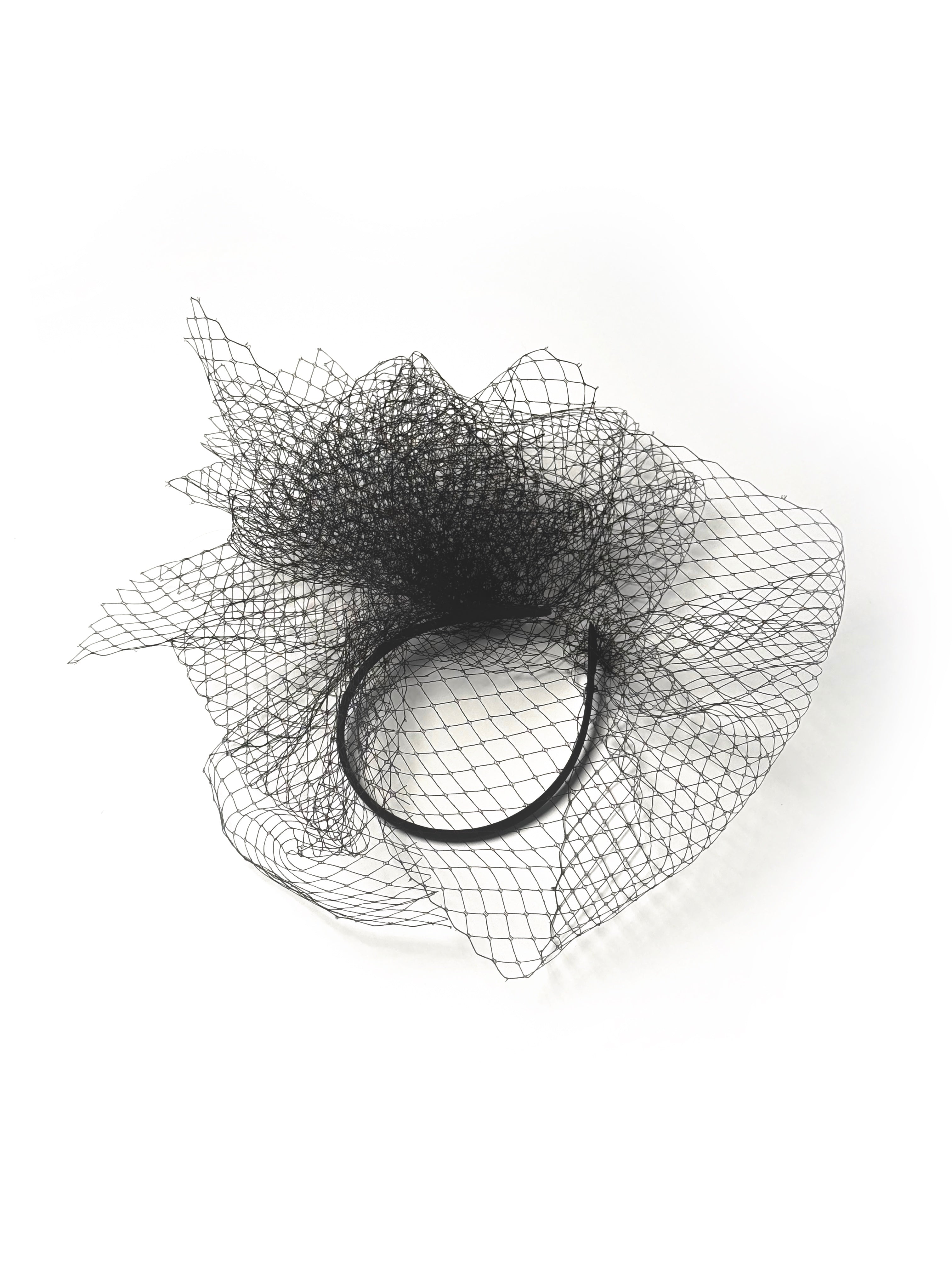 BLACK BLUSHING VEIL
