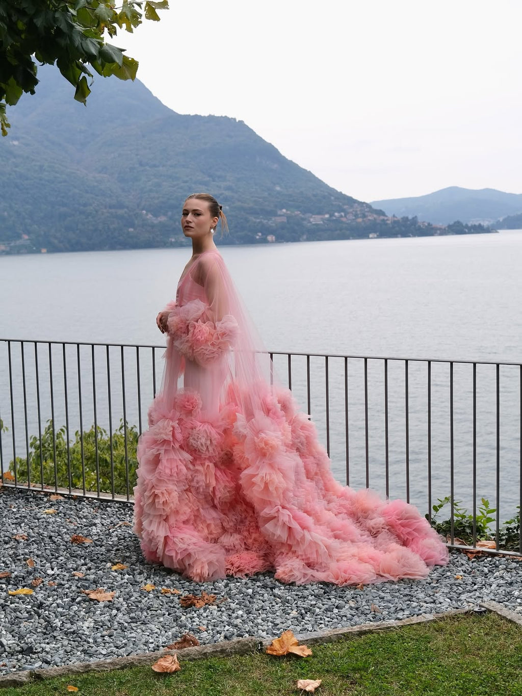 ROSE CAPE WITH FLOWERS