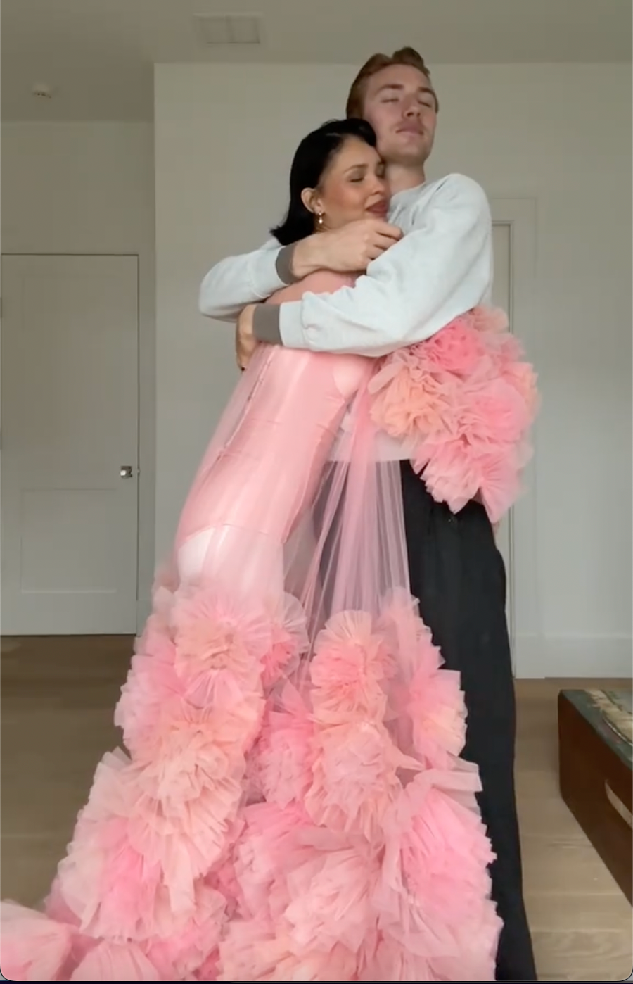 ROSE CAPE WITH FLOWERS