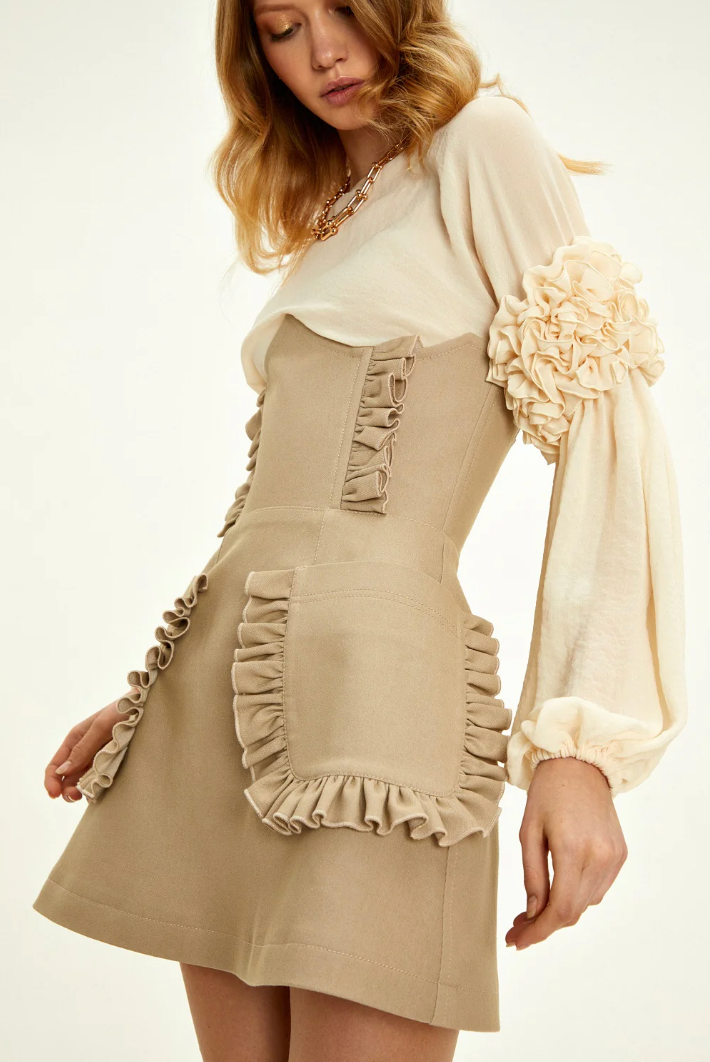 CREAMY BLOUSE WITH RUFFLES