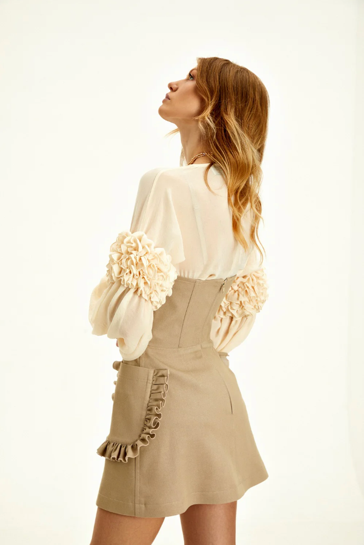 CREAMY BLOUSE WITH RUFFLES