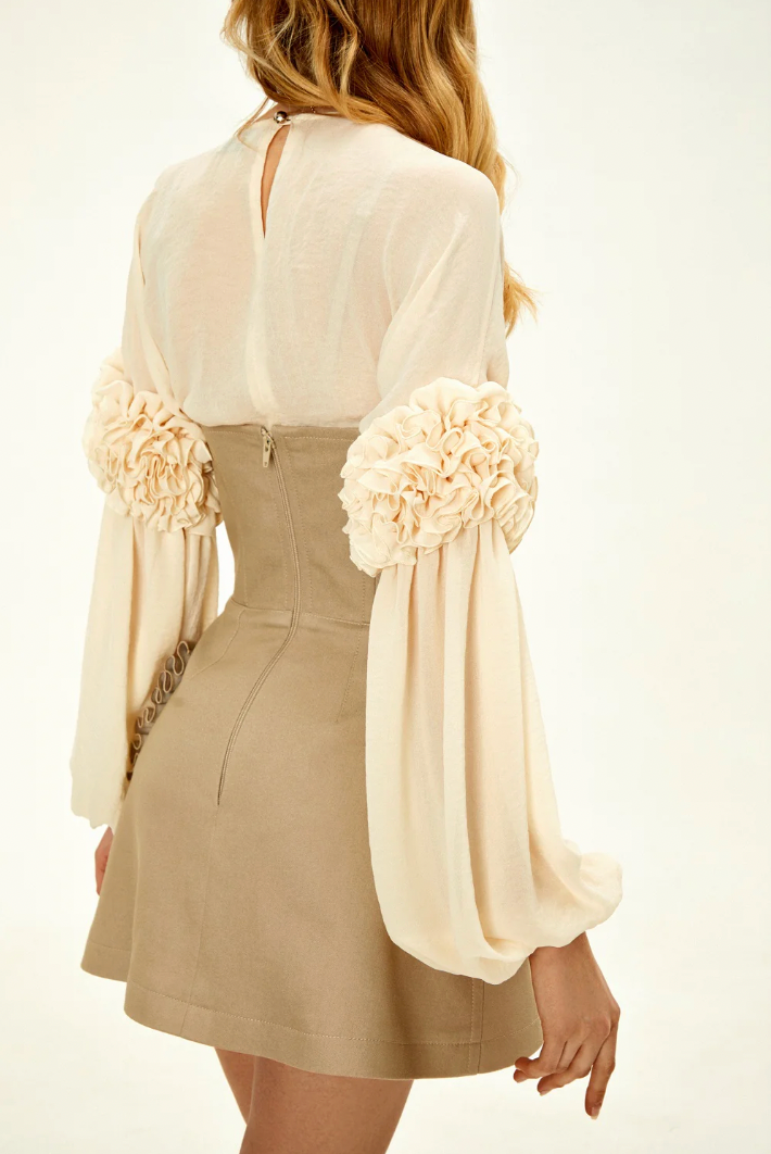 CREAMY BLOUSE WITH RUFFLES
